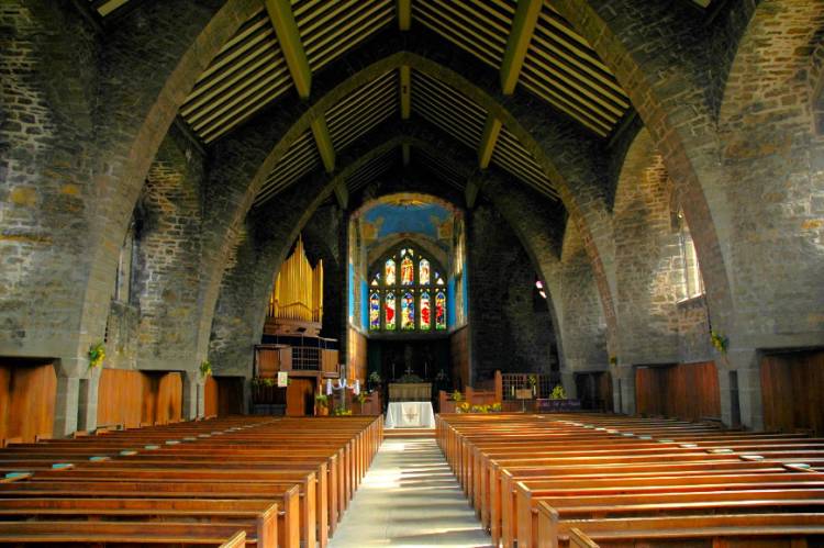 St Andrew's, Roker, interior